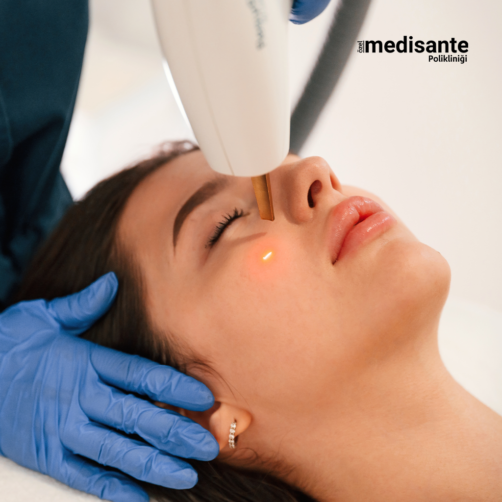 Pırıl Pırıl Bir Cilt İçin Bahar Temizliği: Medikal Cilt Bakımı ve Hydrafacial